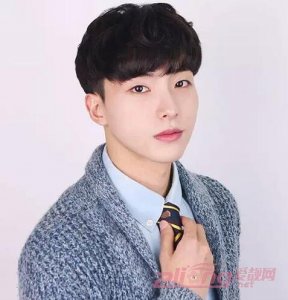 ​最受欢迎的男士纹理烫发型图片