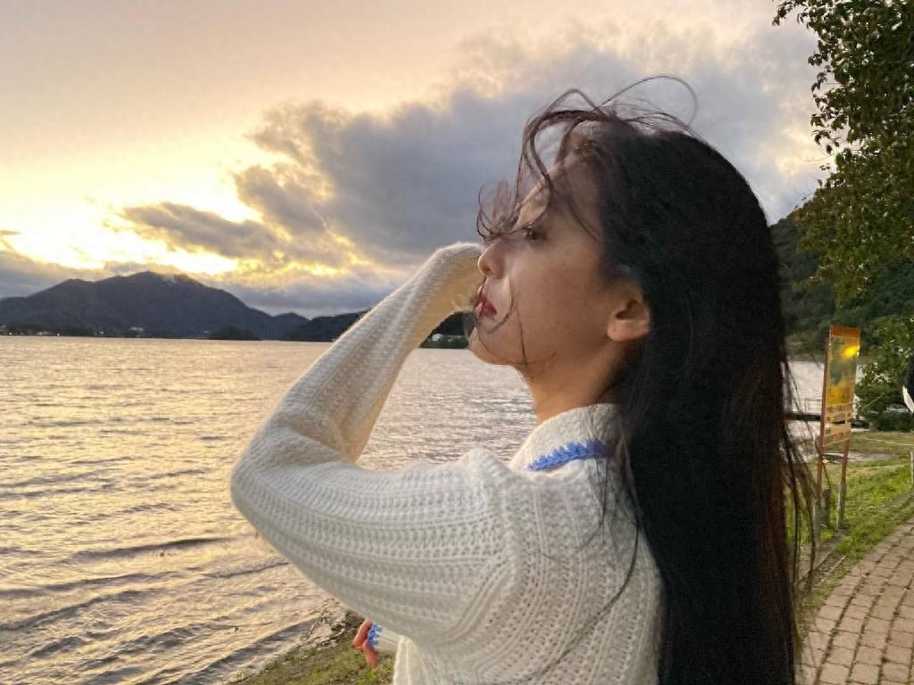 章若楠,来自浙江温州,就读于杭州电子科技大学,中国内地女演员