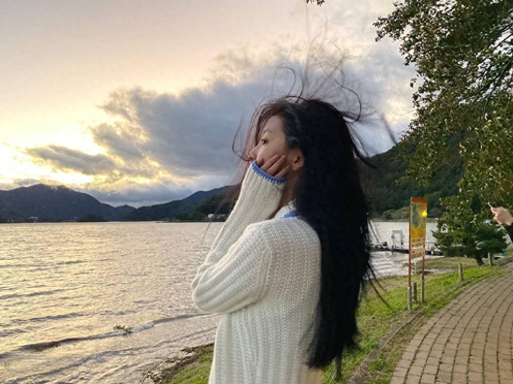 章若楠,来自浙江温州,就读于杭州电子科技大学,中国内地女演员