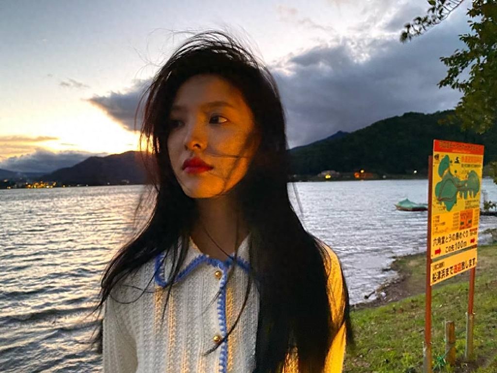 章若楠,来自浙江温州,就读于杭州电子科技大学,中国内地女演员