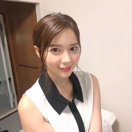 奶油治愈系大眼萌妹—岬奈奈美