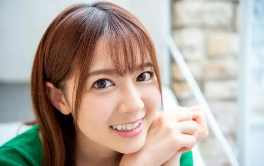 奶油治愈系大眼萌妹—岬奈奈美