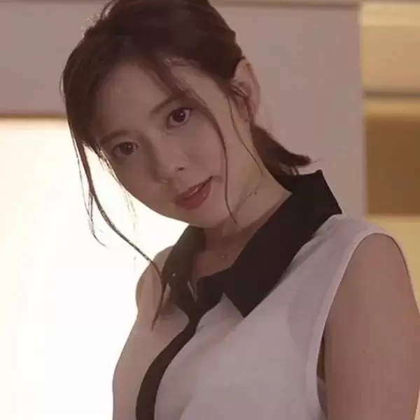 奶油治愈系大眼萌妹—岬奈奈美