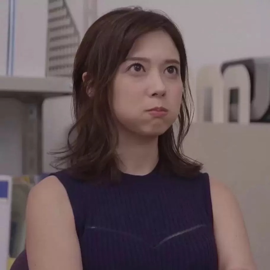 奶油治愈系大眼萌妹—岬奈奈美