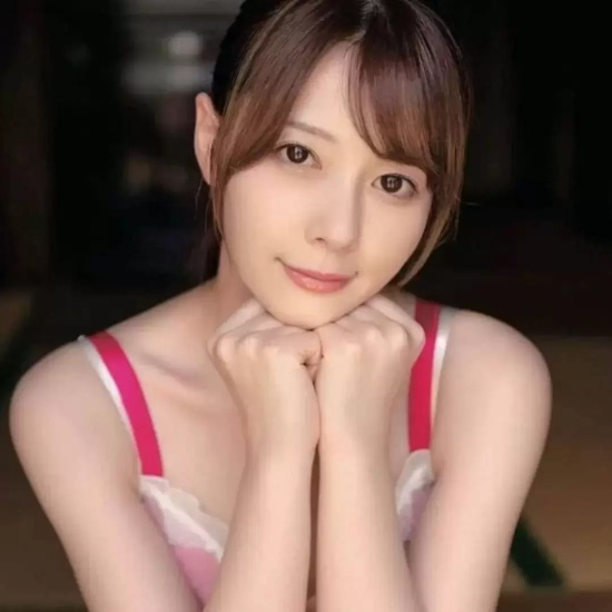 奶油治愈系大眼萌妹—岬奈奈美