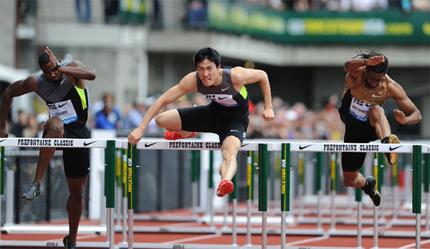 刘翔是怎样夺冠的（21岁刘翔横空出世）(6)