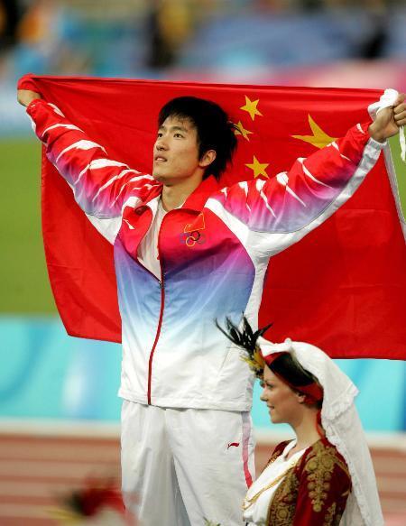 刘翔是怎样夺冠的（21岁刘翔横空出世）(12)