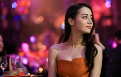 ​热巴结束的地下恋情 出道以来和不少男明星传出过绯闻