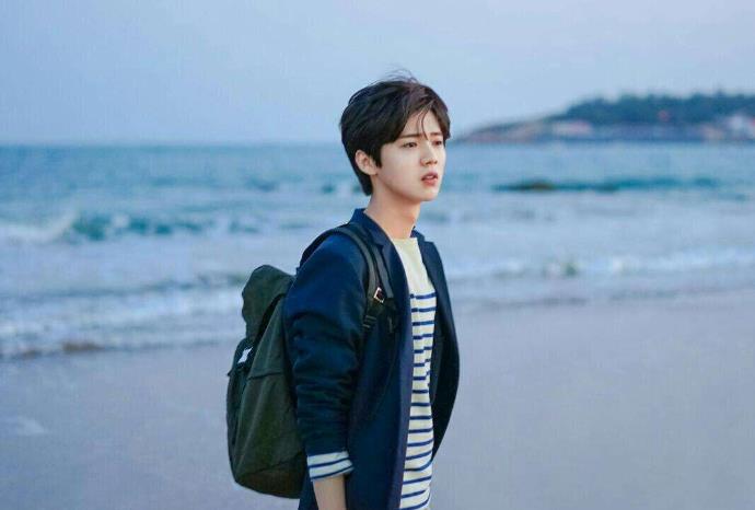 热巴结束的地下恋情 出道以来和不少男明星传出过绯闻