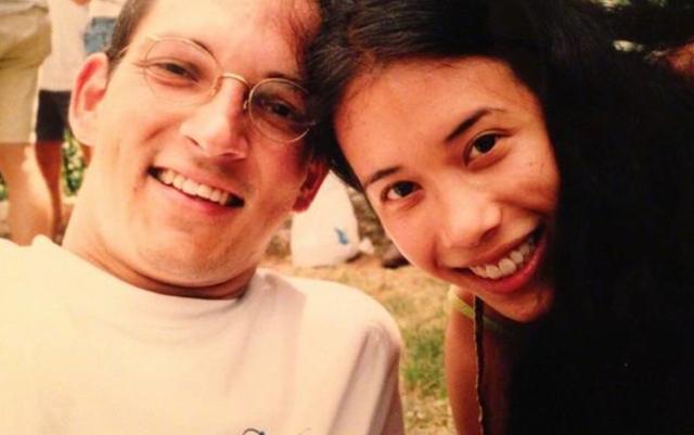 51岁莫文蔚庆结婚十周年!与外籍老公甜蜜相拥,当3娃后妈仍幸福(2)