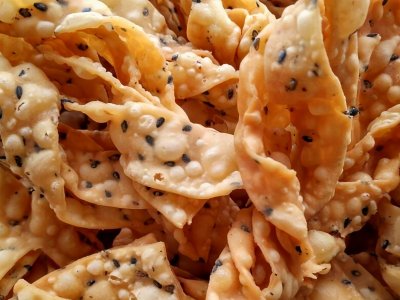 ​河南炸麻叶的传统做法，不用加一滴水，酥脆可口，孩子们越嚼越香