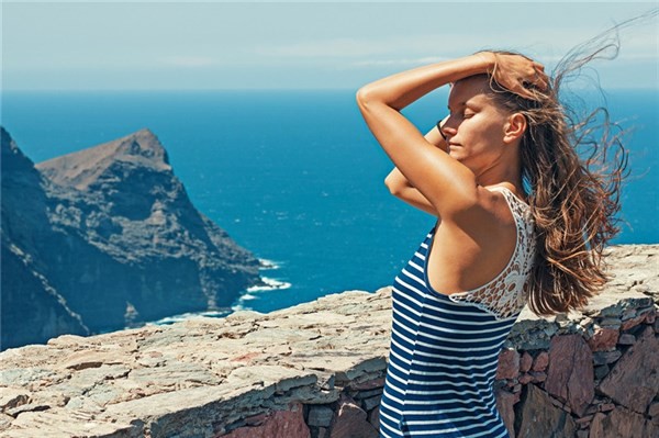 何炅实际身高多少呢?（何炅身高作假虚报10厘米）