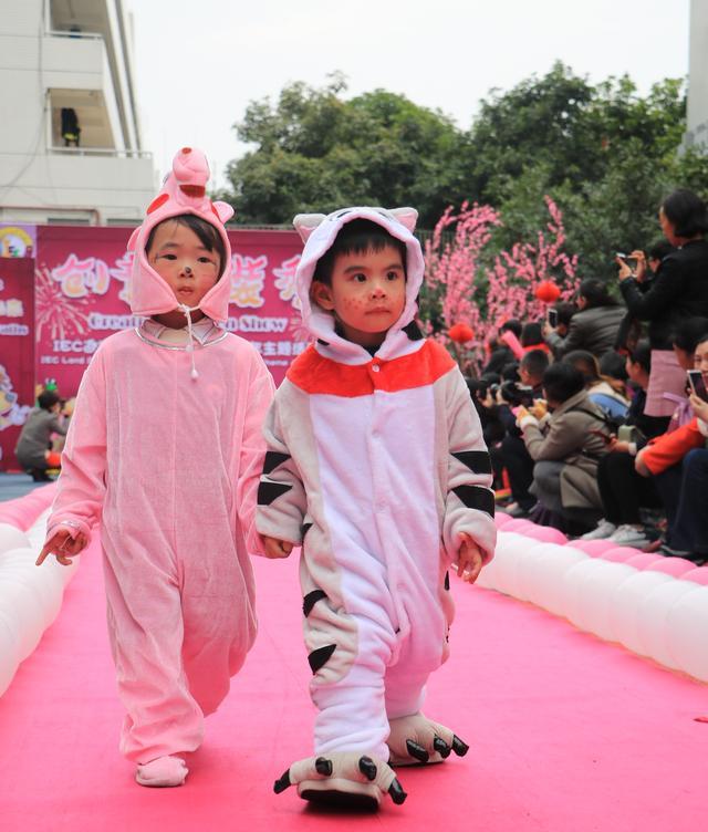 真的很有创意,迎宾幼儿时装秀出中国风迎新年,这些宝贝们太有范
