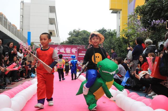 真的很有创意,迎宾幼儿时装秀出中国风迎新年,这些宝贝们太有范