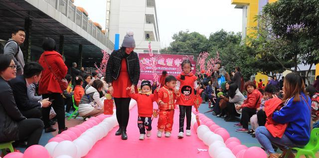 真的很有创意,迎宾幼儿时装秀出中国风迎新年,这些宝贝们太有范