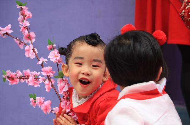 真的很有创意,迎宾幼儿时装秀出中国风迎新年,这些宝贝们太有范