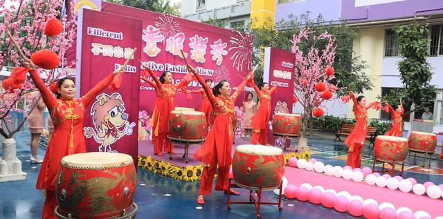 真的很有创意,迎宾幼儿时装秀出中国风迎新年,这些宝贝们太有范