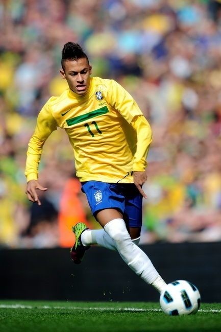 精神小伙内马尔的帅气照片,球技和颜值都很高,值得收藏