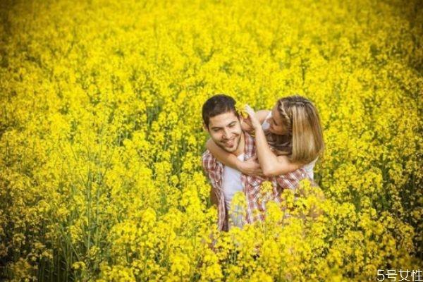 怎样谈恋爱找话题 刚谈恋爱怎么找话题