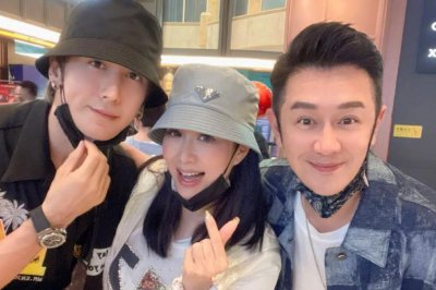 ​50岁钟丽缇疑怀第四胎！与老公观影衣着宽松，被指肚子凸起很明显