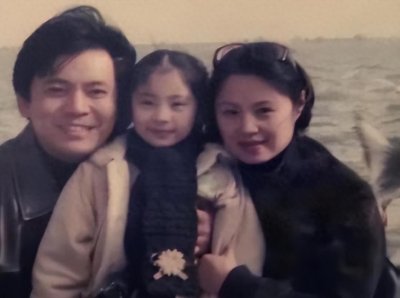 ​何政军隐藏32年的妻子：演技惊人，婚姻秘密引发好奇