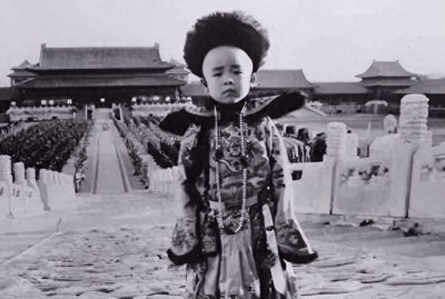 ​溥仪一生拥有五位妻子，为何他绝了后？跟太监的一个馊主意有关系