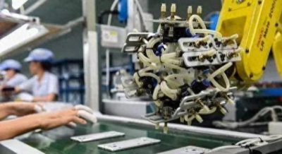 ​华为Mate 60销量创新高，富士康工人待遇大幅提升