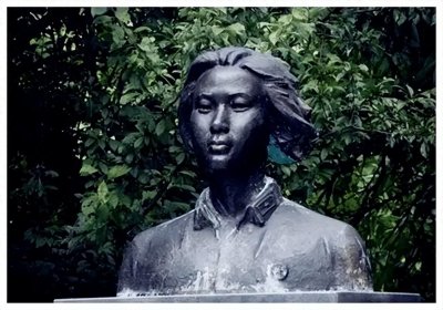 ​黄杰：18岁掌舵县委，元帅之妻，中将之母，98载风华绝代！