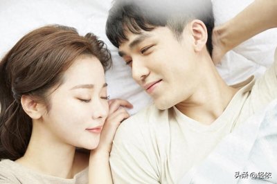 ​丈夫外出不归，留守女人与儿子18岁发小好上，不知是情还是爱