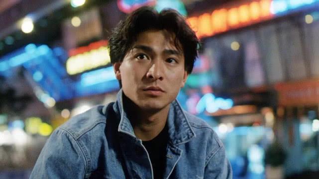 刘德华被求婚?女粉丝着婚纱现身演唱会,华仔这样回答引全场尖叫