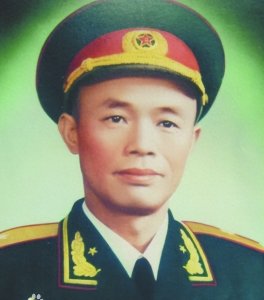 ​亮剑中丁伟的原型，被誉为东方巴顿的钟伟将军为什么只授少将军衔