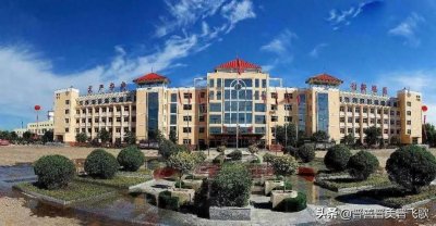 ​怀仁市有一所中学叫峪宏，他们以这样的方式迎接祖国生日