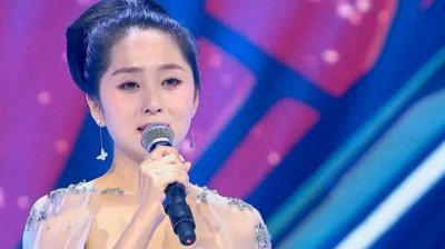 ​郭津彤是一位才华横溢、充满魅力的女歌手。