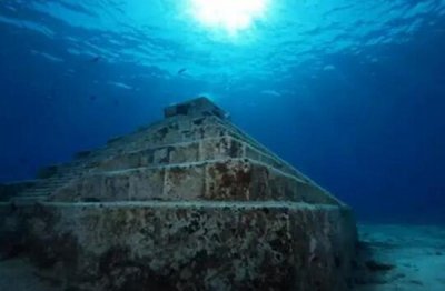 ​百慕洪流下金字塔是没有是果然 它的来由于今无从考订