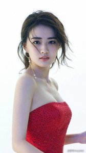 ​顶级性感尤物，成熟韵味愈发迷人！娱乐圈的耀眼之星，徐璐写真！