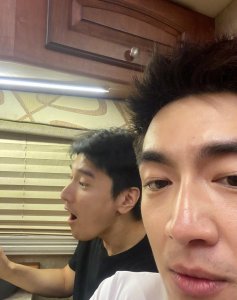 ​娱乐圈神仙友情！林更新嫌弃赵又廷探班，自曝不爱搭理高圆圆