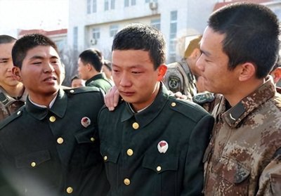 ​为何都说不当兵后悔一辈子