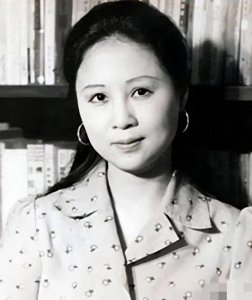 ​看完琼瑶年轻时和生前的18张照片，我才明白她优雅了一生