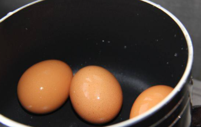 糖心蛋煮几分钟,如何煮出溏心鸡蛋图4