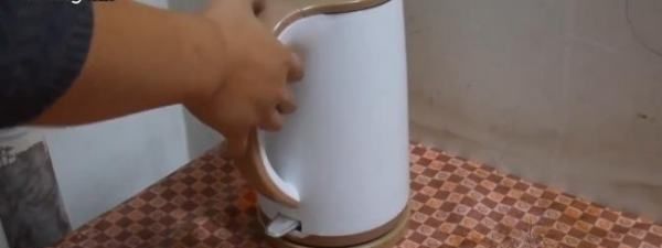 新水壶第一次烧水有斑点,新水壶第一次烧水有斑点正常吗图5