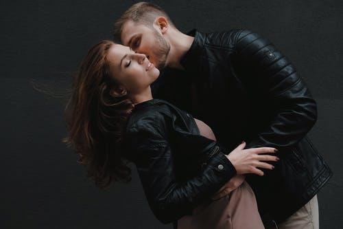 想挽回前女友该怎么说 想挽回前女友该怎么说