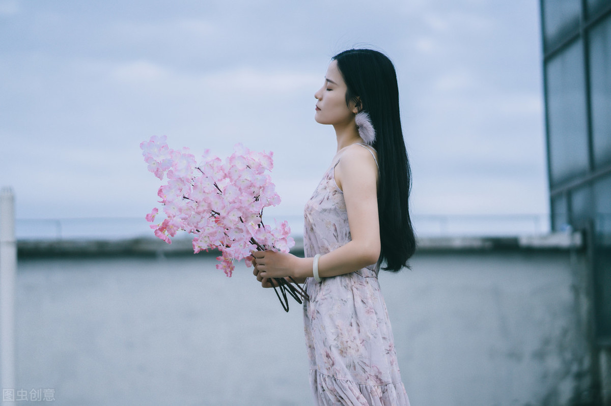 如何高情商邀约女生（怎么高情商约女生出来）