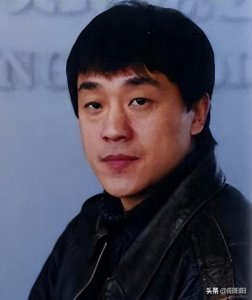 ​结婚多年瞒得真好！原来何冰老婆是她，如今儿子要走父亲老路