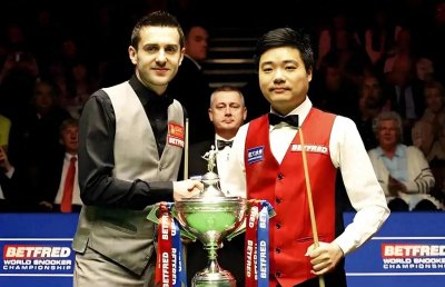 ​丁俊晖与塞尔比的巅峰对决——2025斯诺克巡回锦标赛半决赛前瞻