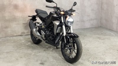 ​我以为复古摩托只是情怀，结果本田CB250R出色性能却让我眼前一亮