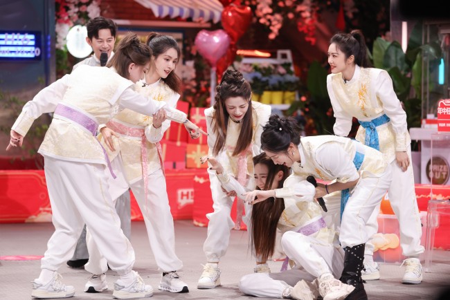 《你好，星期六》迎来乘风姐姐 陈丽君陈昊宇默契