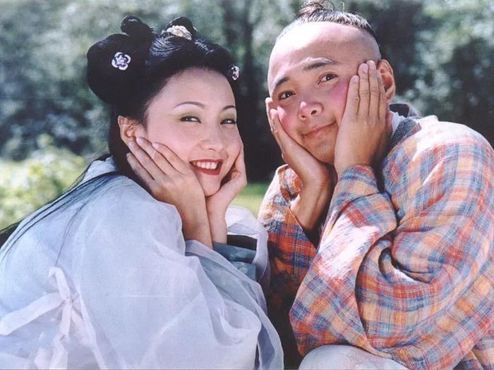 《春光灿烂猪八戒》开播20周年，47岁“小龙女”陶虹依旧恣意优雅。