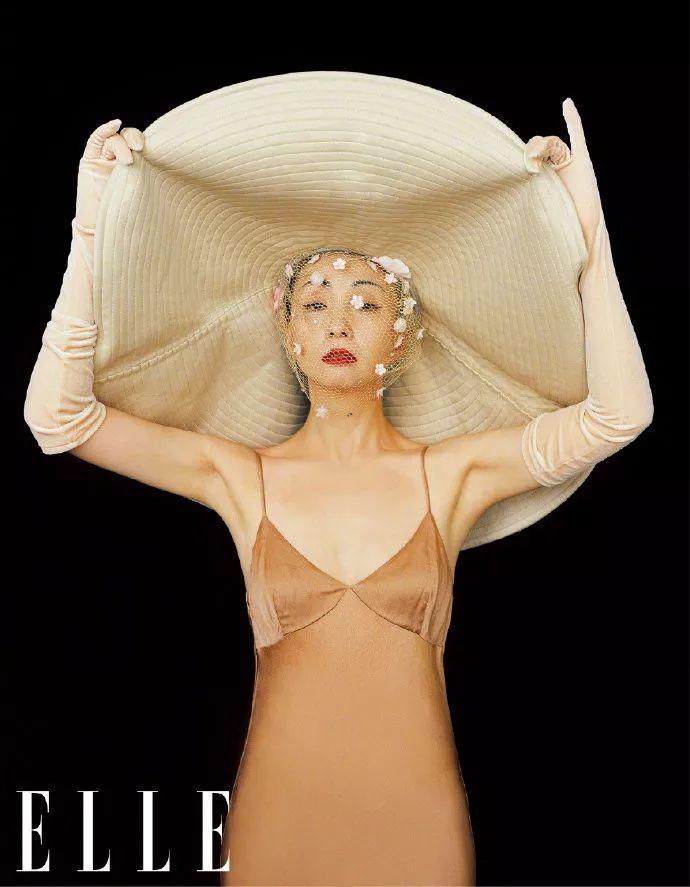 《春光灿烂猪八戒》开播20周年，47岁“小龙女”陶虹依旧恣意优雅。