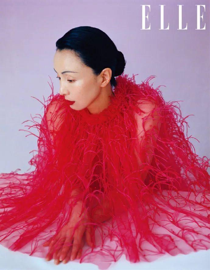 《春光灿烂猪八戒》开播20周年，47岁“小龙女”陶虹依旧恣意优雅。