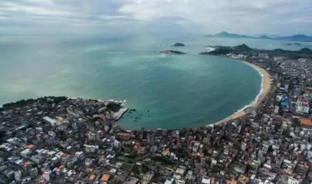 中国最美海岛之一，被称为“中国夏威夷”